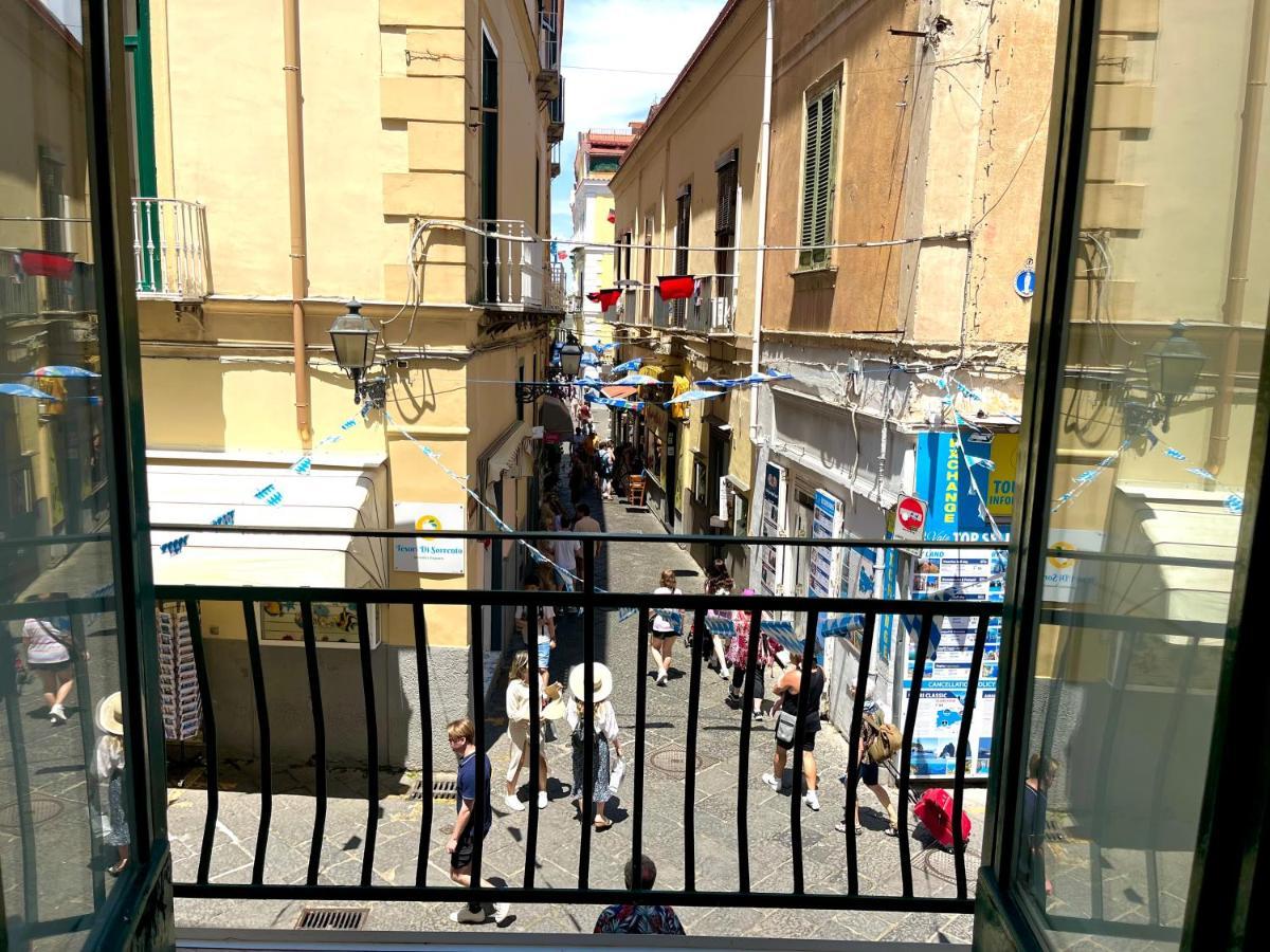 Casa Loren In The Heart Of Sorrente Extérieur photo